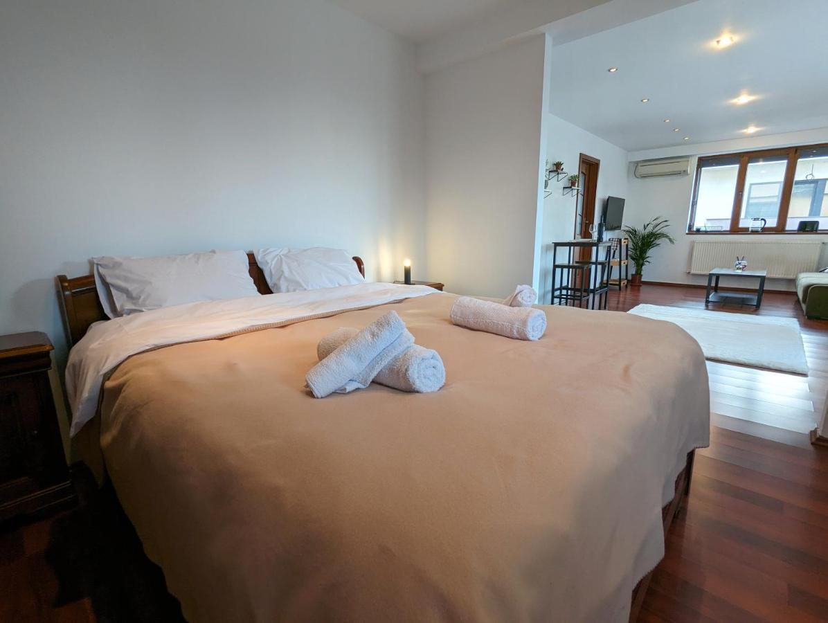 Horizon View Villa - Lakefront Terrace Suite Bucureşti Eksteriør bilde
