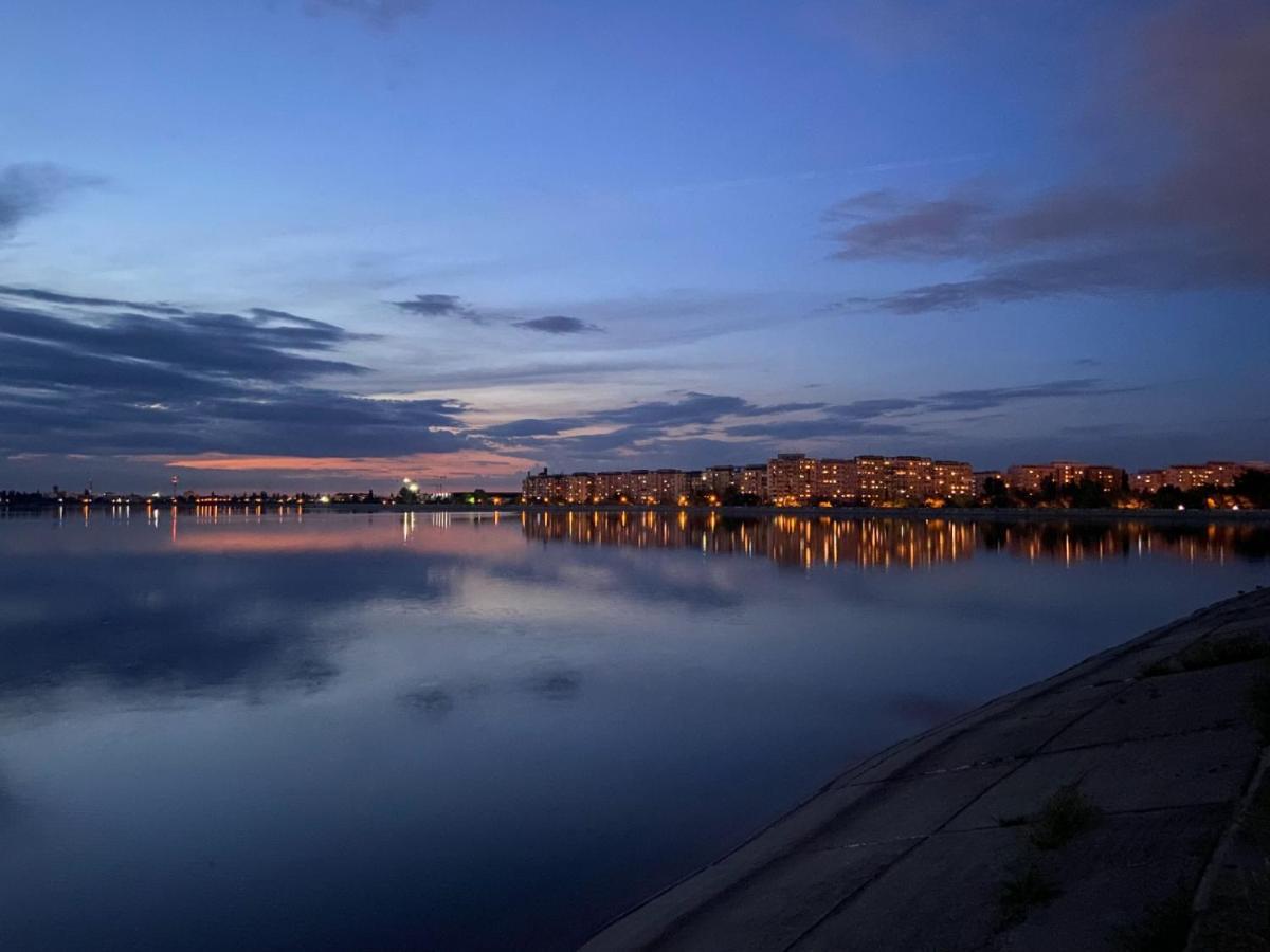 Horizon View Villa - Lakefront Terrace Suite Bucureşti Eksteriør bilde