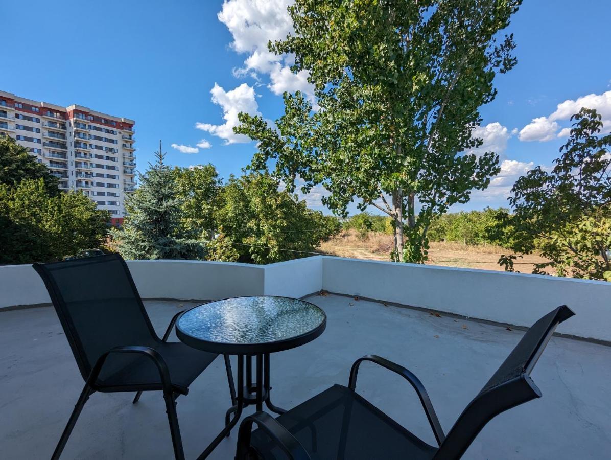 Horizon View Villa - Lakefront Terrace Suite Bucureşti Eksteriør bilde